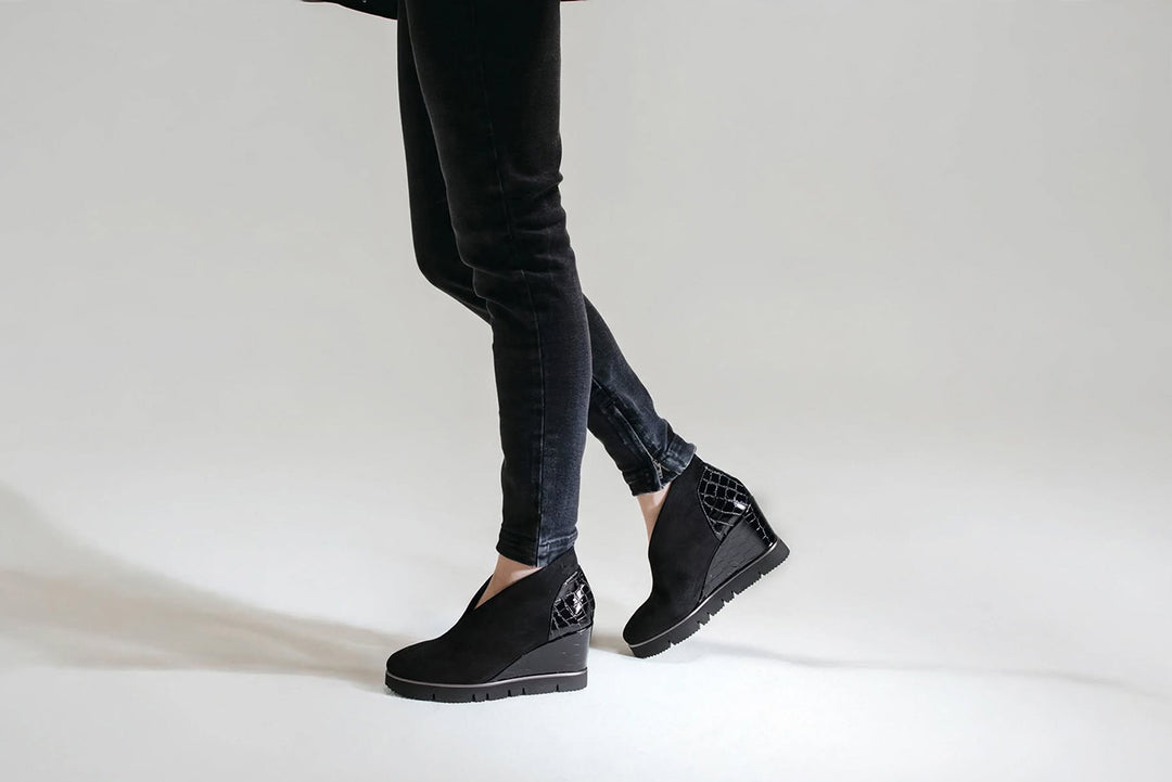 #colour_black